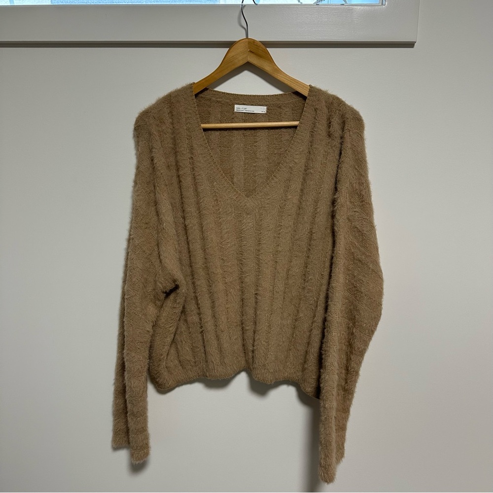 Oak + Fort Fuzzy Cable Knit V-Neck Sweater